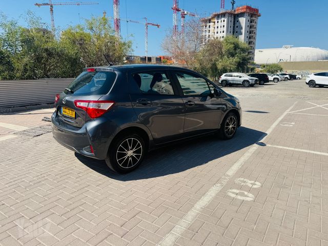 טויוטה יאריס