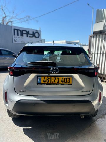טויוטה יאריס קרוס