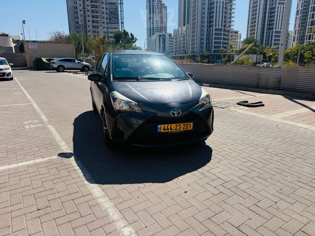 טויוטה יאריס