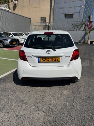 טויוטה יאריס