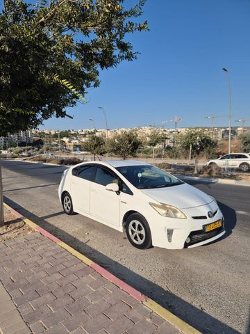 טויוטה פריוס