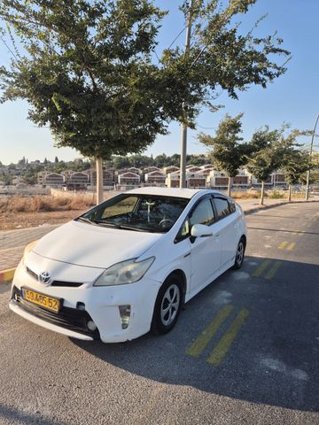 טויוטה פריוס