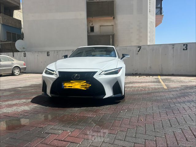 לקסוס IS