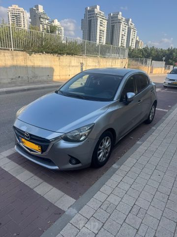 מודעת רכב מאזדה 2