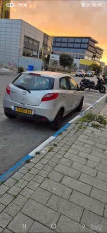מודעת רכב מאזדה 2