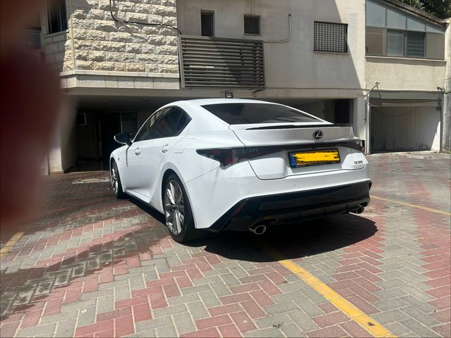 לקסוס IS