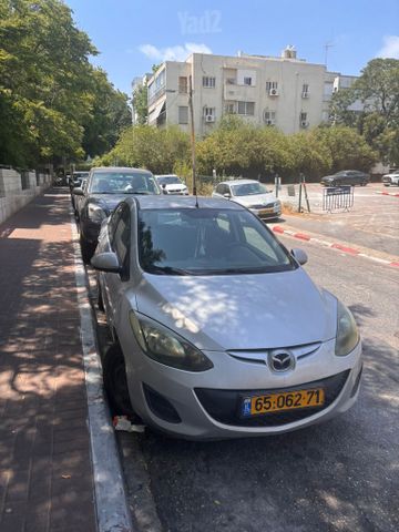 מודעת רכב מאזדה 2