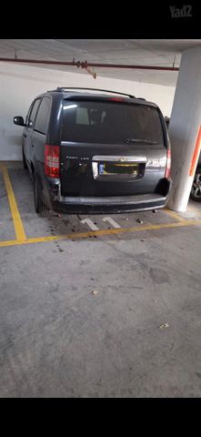 מודעת רכב קרייזלר גראנד וויאג'ר