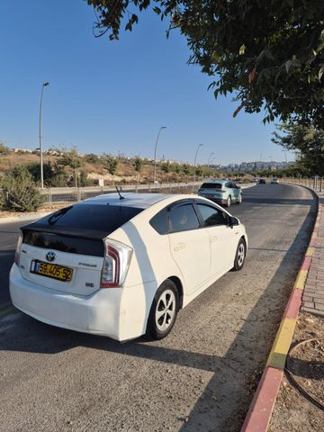 טויוטה פריוס