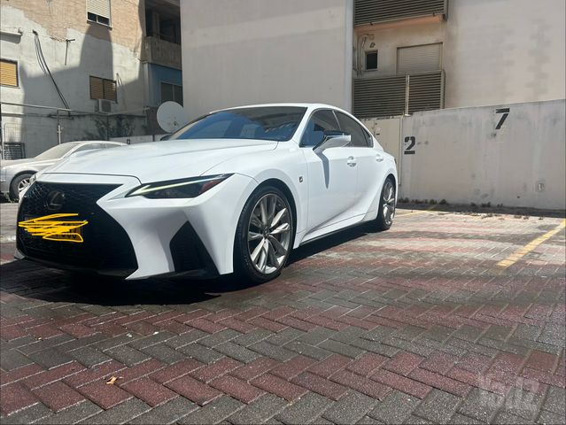 לקסוס IS
