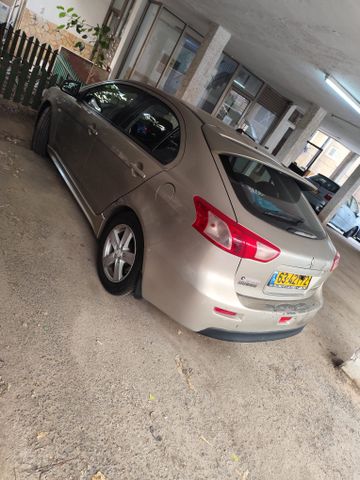 מיצובישי לנסר
