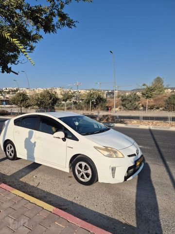 טויוטה פריוס