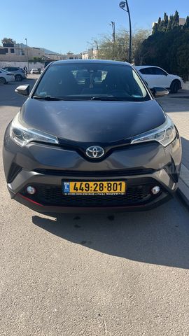 מודעת רכב טויוטה C-HR