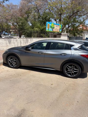 אינפיניטי Q30
