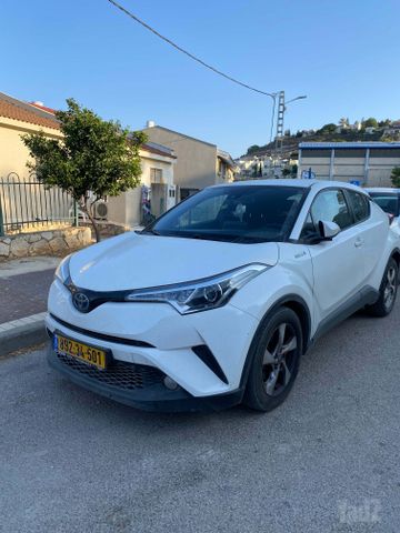 מודעת רכב טויוטה C-HR