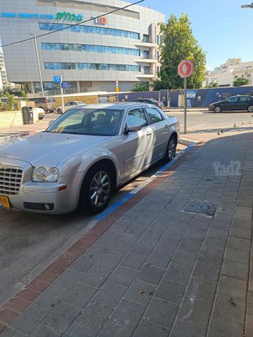 קרייזלר 300