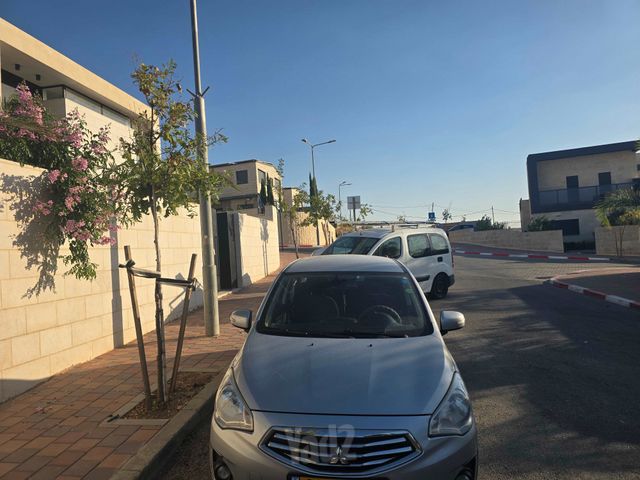 מודעת רכב מיצובישי אטראז'