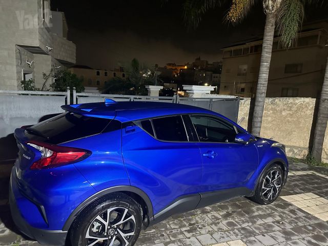 מודעת רכב טויוטה C-HR