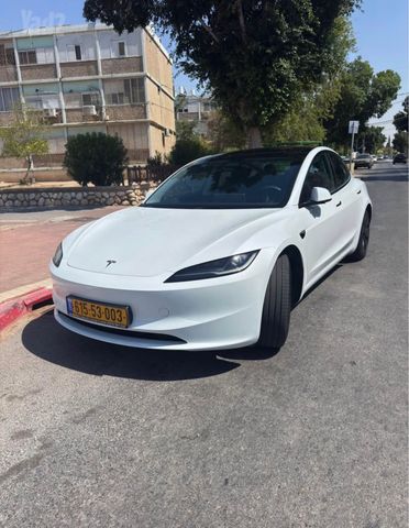 מודעת רכב טסלה מודל 3