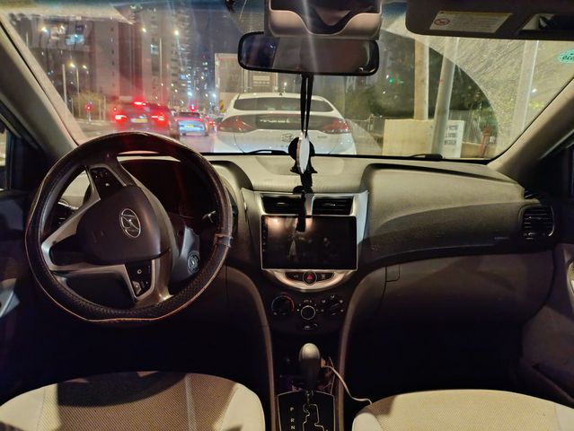 יונדאי אקסנט i25