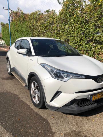 מודעת רכב טויוטה C-HR
