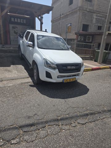איסוזו די-מקס
