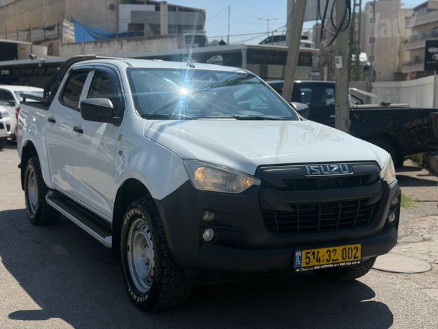 איסוזו די-מקס