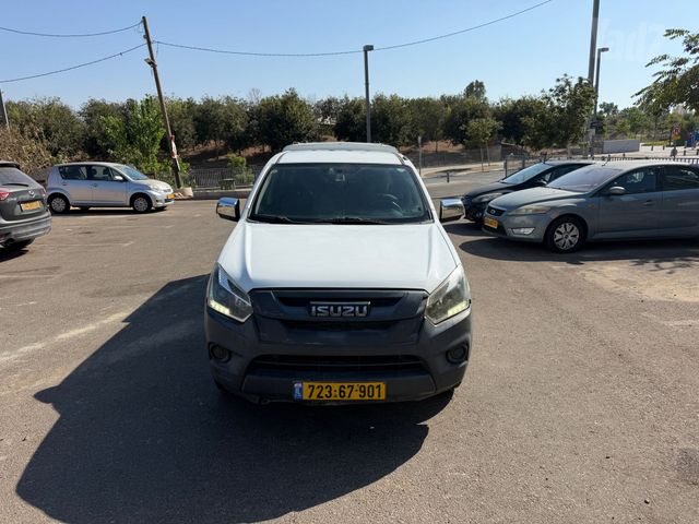 איסוזו די-מקס
