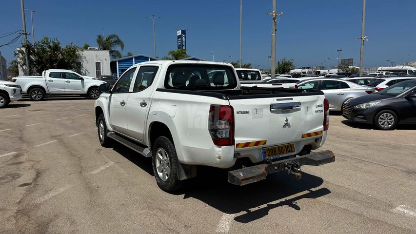 מיצובישי טרייטון / L200