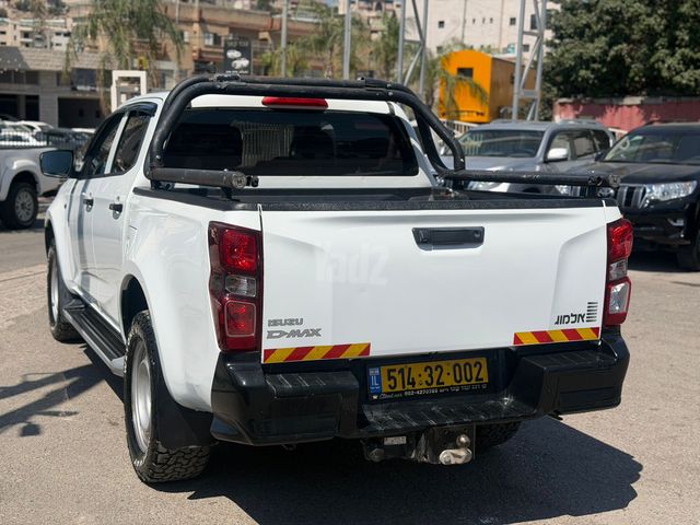 איסוזו די-מקס
