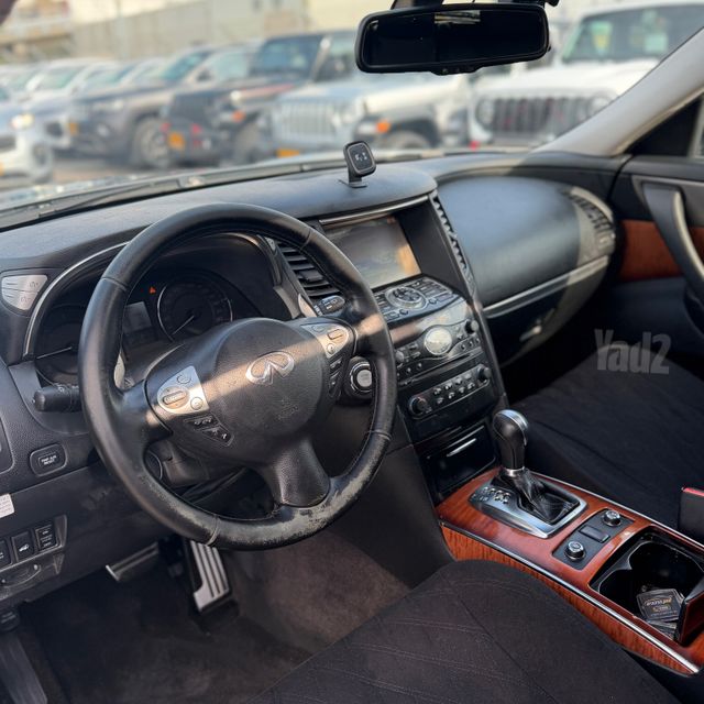 אינפיניטי QX70