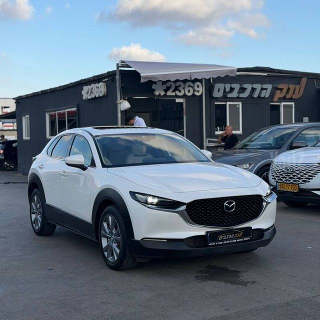 מודעת רכב מאזדה CX-30