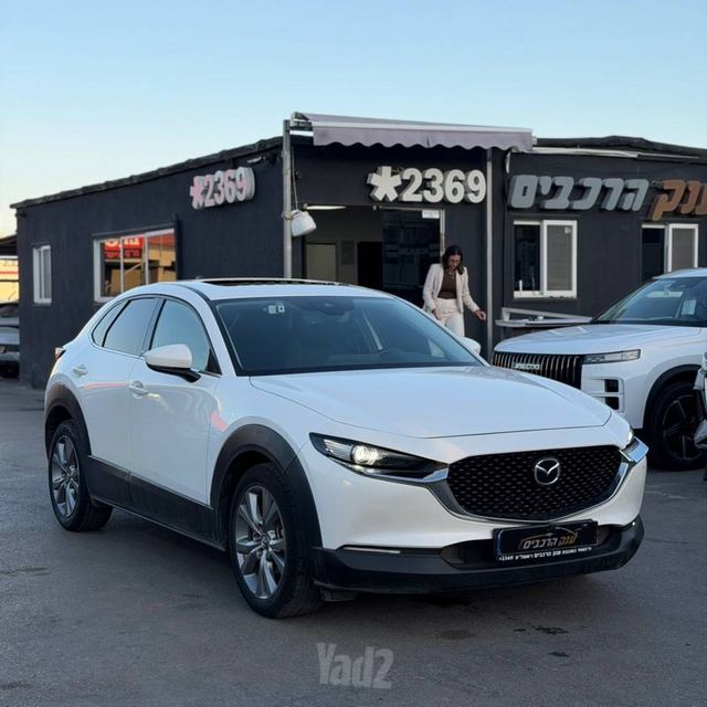 מודעת רכב מאזדה CX-30