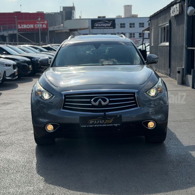 אינפיניטי QX70
