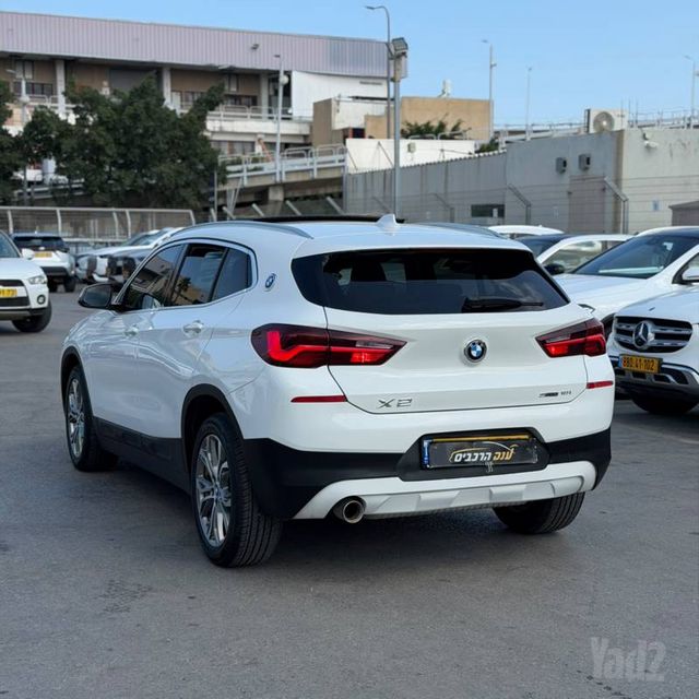 ב מ וו X2