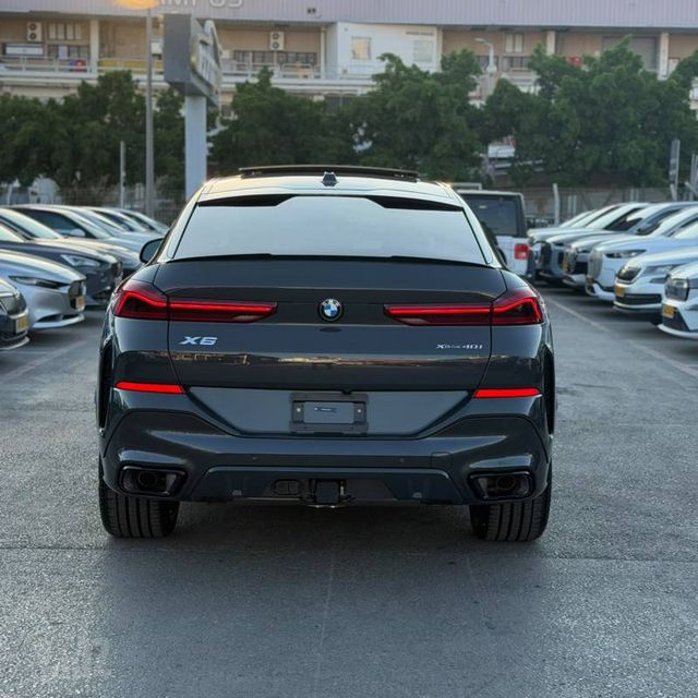 ב מ וו X6