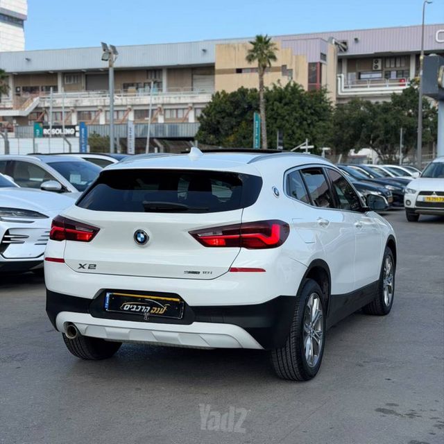 ב מ וו X2