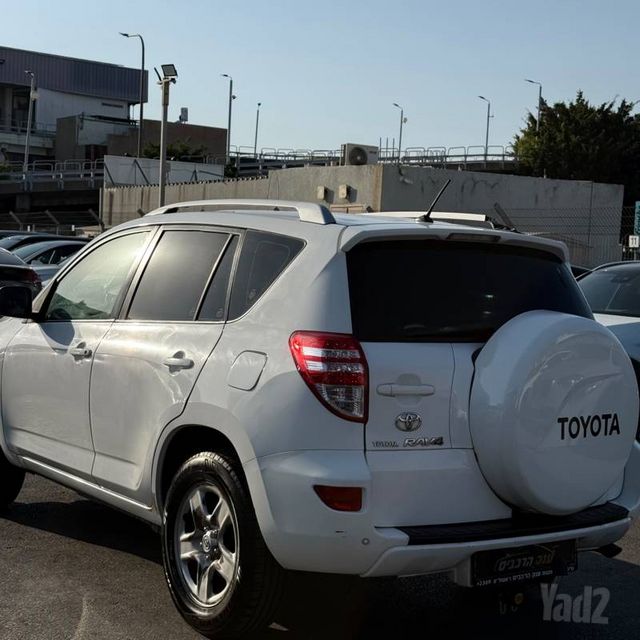 טויוטה RAV4