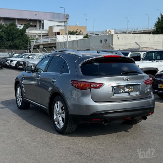 אינפיניטי QX70