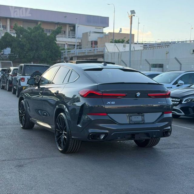 ב מ וו X6