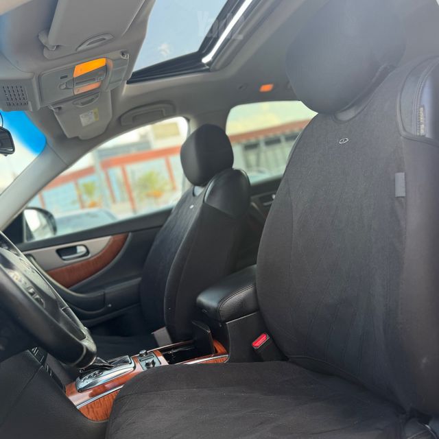 אינפיניטי QX70