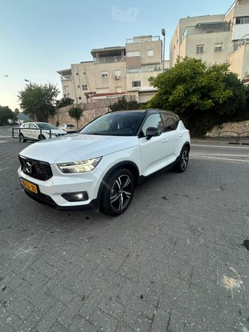 מודעת רכב וולוו XC40