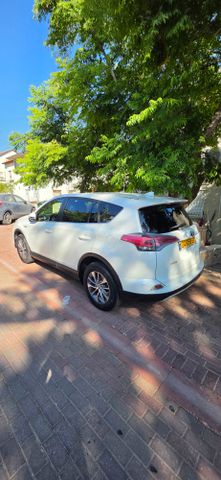 טויוטה RAV4