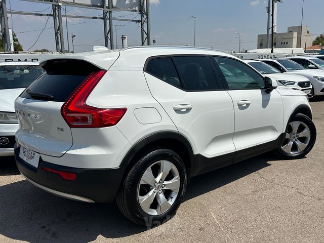 וולוו XC40