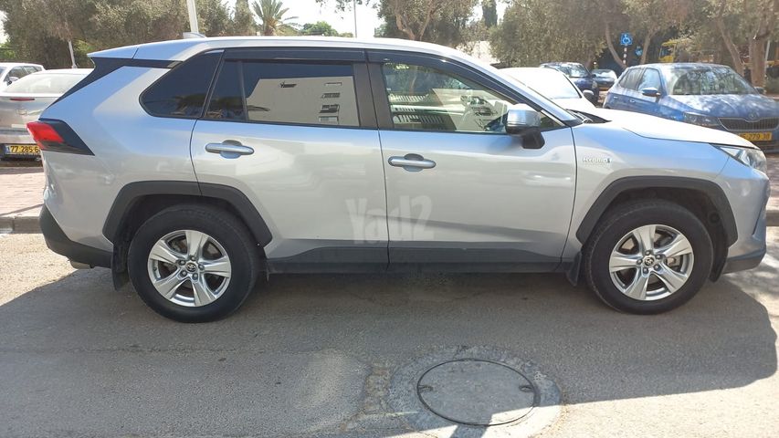 טויוטה RAV4