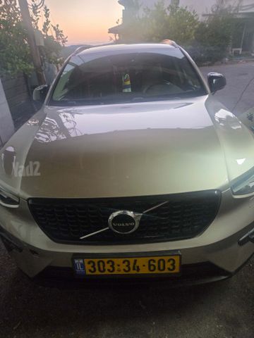 מודעת רכב וולוו XC40