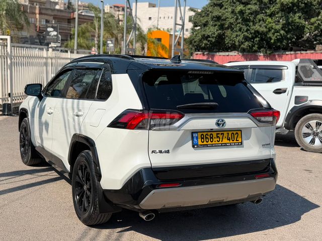 טויוטה RAV4