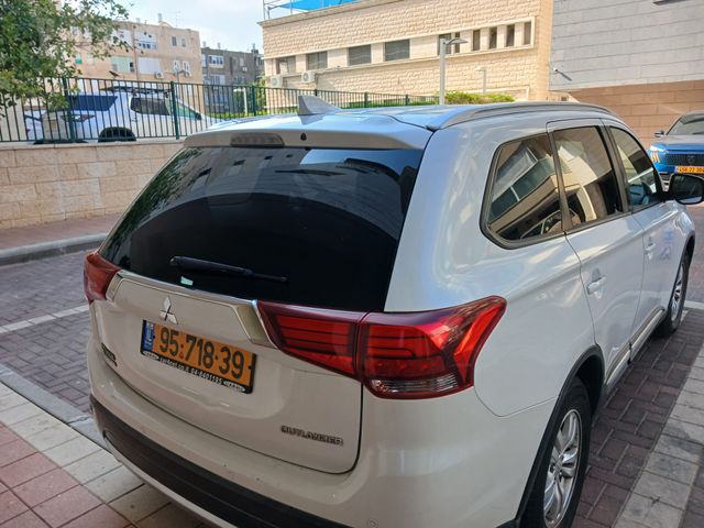 מיצובישי אאוטלנדר