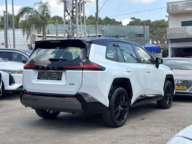 טויוטה RAV4