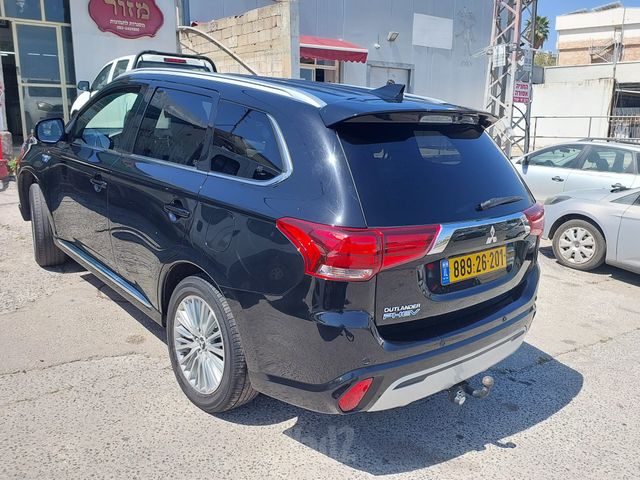 מיצובישי אאוטלנדר